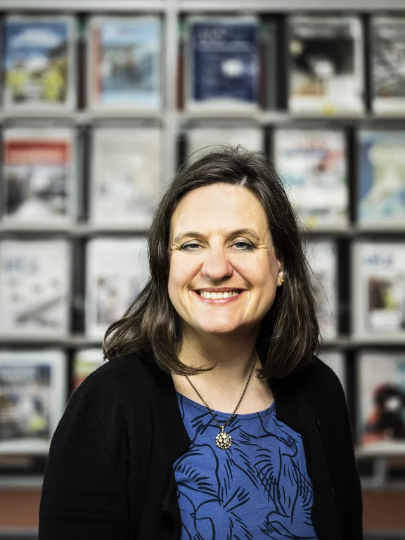 Porträtfoto von Prof. Dr. Alexandra Michel, Wissenschaftliche Leitung des Fachbereichs „Arbeitswelt im Wandel“ bei der BAuA